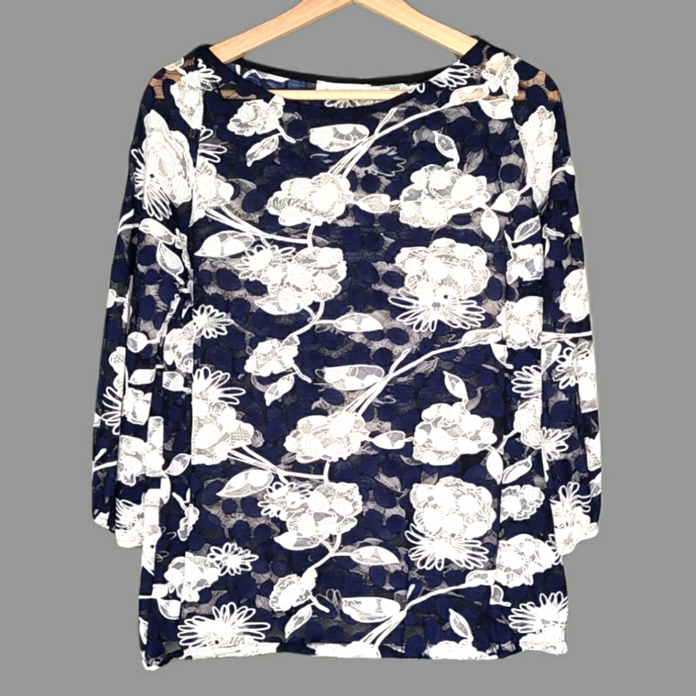 Woman's Anne Fontaine Vangela Lace Floral Top 42